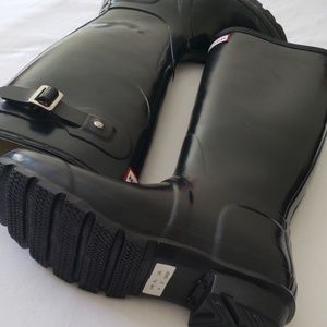 Black hunter boots